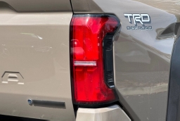 Toyota Tacoma 4WD TRD Off Road Hybrid Double Cab 5' Bed AT (Natl) 2026