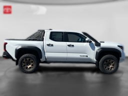 Toyota Tacoma 4WD Trailhunter Hybrid Double Cab 6' Bed AT (Natl) 2026