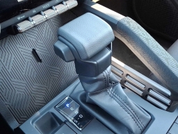 Toyota Tacoma 4WD SR Double Cab 5' Bed AT (Natl) 2026