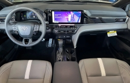 Toyota Camry SE (Natl) 2026