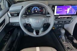 Toyota Camry SE (Natl) 2026