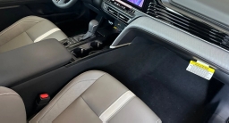 Toyota Camry SE (Natl) 2026