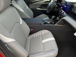 Toyota Camry SE (Natl) 2026