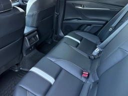 Toyota Camry SE (Natl) 2026