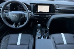 Toyota Camry SE (Natl) 2026
