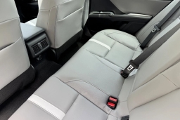 Toyota Camry SE (Natl) 2026