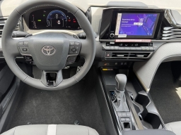 Toyota Camry SE (Natl) 2026