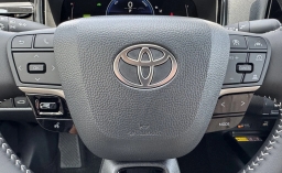 Toyota Camry SE (Natl) 2026