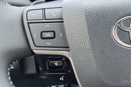 Toyota Camry SE (Natl) 2026