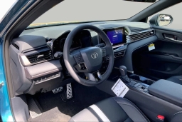 Toyota Camry SE (Natl) 2026