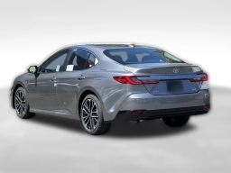 Toyota Camry XLE (Natl) 2026