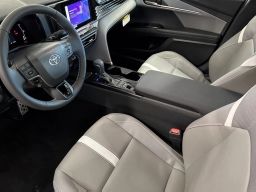 Toyota Camry SE (Natl) 2026