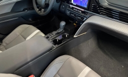 Toyota Camry SE (Natl) 2026