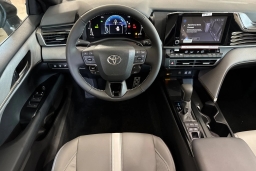 Toyota Camry SE (Natl) 2026