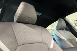 Toyota Camry SE (Natl) 2026