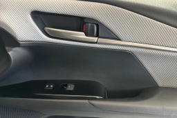 Toyota Camry SE (Natl) 2026