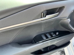 Toyota Camry SE (Natl) 2026