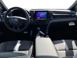 Toyota Camry SE (Natl) 2026