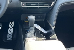 Toyota Camry SE (Natl) 2026