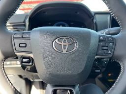 Toyota Camry SE (Natl) 2026
