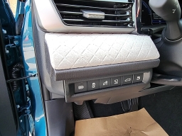 Toyota Camry XLE AWD (Natl) 2026