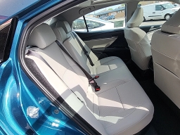 Toyota Camry XLE AWD (Natl) 2026