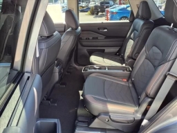 Nissan Pathfinder Platinum 2WD 2025