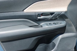 Toyota Grand Highlander Hybrid Limited AWD (Natl) 2026