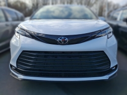 Toyota Sienna Woodland Edition AWD 7-Passenger (Natl) 2026