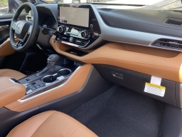 Toyota Highlander Hybrid Platinum AWD (Natl) 2026