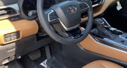Toyota Highlander Hybrid Platinum AWD (Natl) 2026