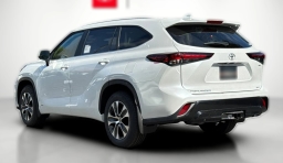 Toyota Highlander Hybrid XLE AWD (Natl) 2026