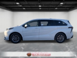 Toyota Sienna LE AWD 8-Passenger (Natl) 2026