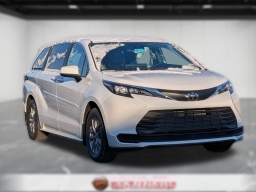 Toyota Sienna LE AWD 8-Passenger (Natl) 2026
