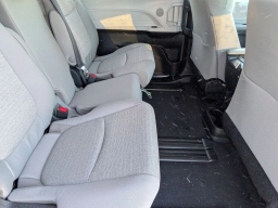 Toyota Sienna LE AWD 8-Passenger (Natl) 2026