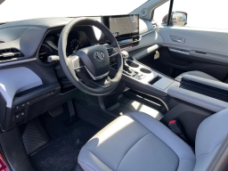 Toyota Sienna XLE FWD 8-Passenger (Natl) 2026