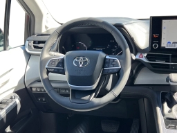 Toyota Sienna XLE FWD 8-Passenger (Natl) 2026