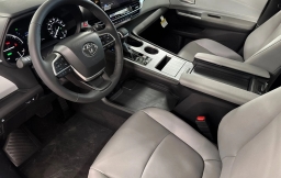 Toyota Sienna XLE FWD 8-Passenger (Natl) 2026