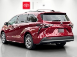 Toyota Sienna XLE FWD 8-Passenger (Natl) 2026