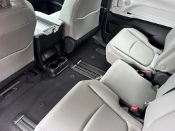 Toyota Sienna XLE FWD 8-Passenger (Natl) 2026