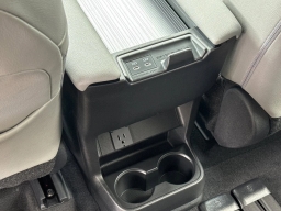 Toyota Sienna XLE FWD 8-Passenger (Natl) 2026