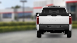 Toyota Tundra 4WD SR CrewMax 5.5' Bed (Natl) 2026