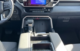 Toyota Tundra 4WD SR5 CrewMax 5.5' Bed (Natl) 2026