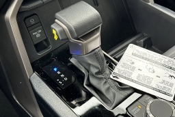 Toyota Tundra 4WD SR5 CrewMax 5.5' Bed (Natl) 2025