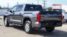 Toyota Tundra 4WD SR5 CrewMax 5.5' Bed (Natl) 2026