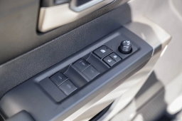 Toyota Tundra 4WD SR5 CrewMax 5.5' Bed (Natl) 2026