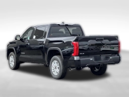 Toyota Tundra 4WD SR5 CrewMax 5.5' Bed (Natl) 2026