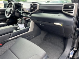 Toyota Tundra 4WD SR5 CrewMax 5.5' Bed (Natl) 2026