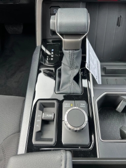 Toyota Tundra 4WD SR5 CrewMax 5.5' Bed (Natl) 2026