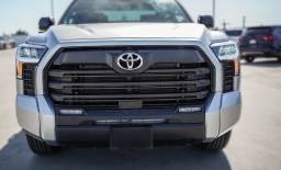 Toyota Tundra 4WD SR5 CrewMax 5.5' Bed (Natl) 2026